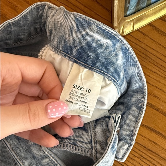 Distressed Light Blue Women's Jeans - Picture 4 of 4